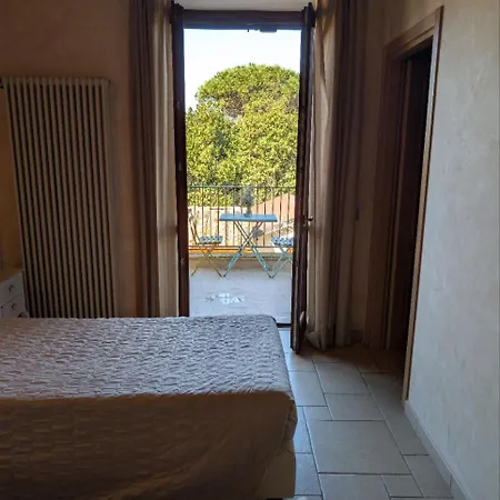 Casale Elisa *